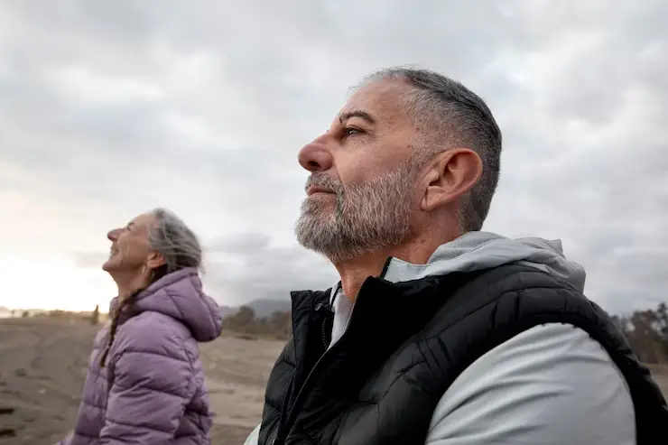 Idosos brasileiros enfrentam deterioração de suas condições de vida diante dos desafios do envelhecimento no Brasil