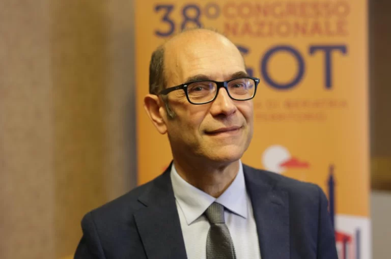 Troca de saberes sobre envelhecimento populacional transforma prática de profissionais da saúde no curso de Andrea Fabbo
